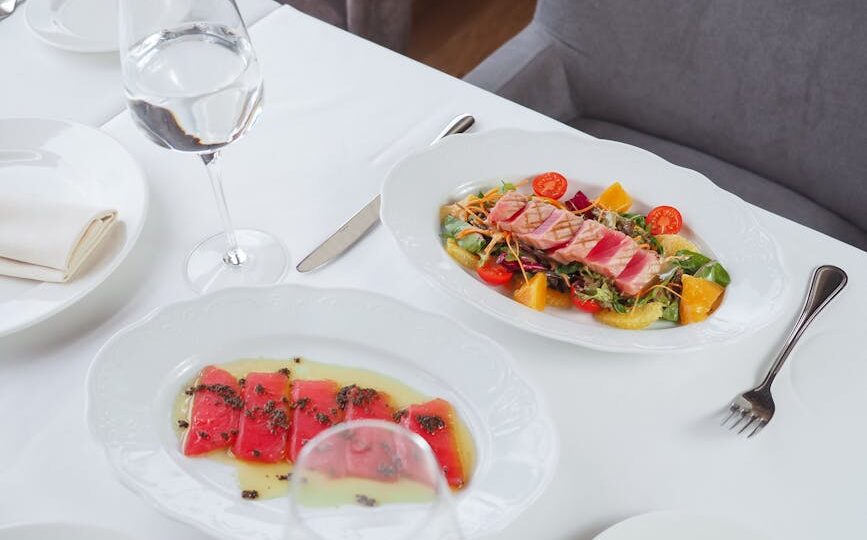 How to Navigate Dining Out While Staying Healthy